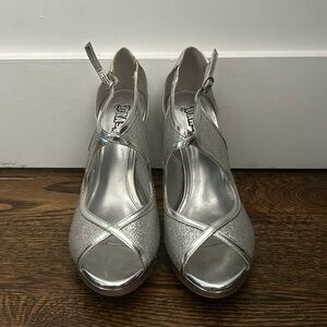 Silver pumps